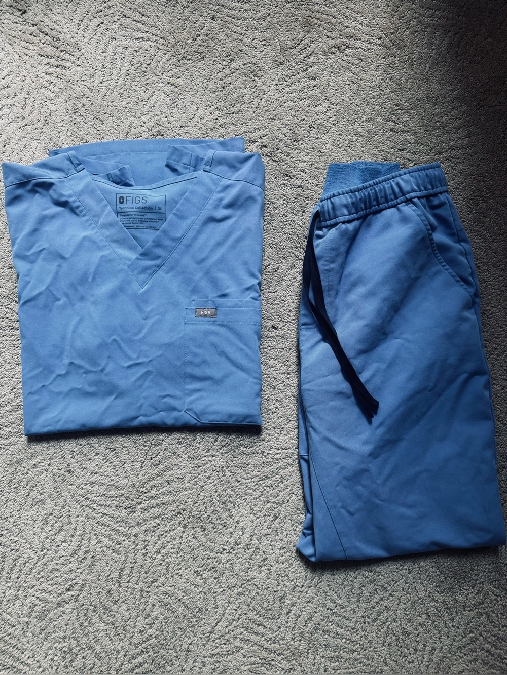 Figs Ceil Blue Leon scrub set